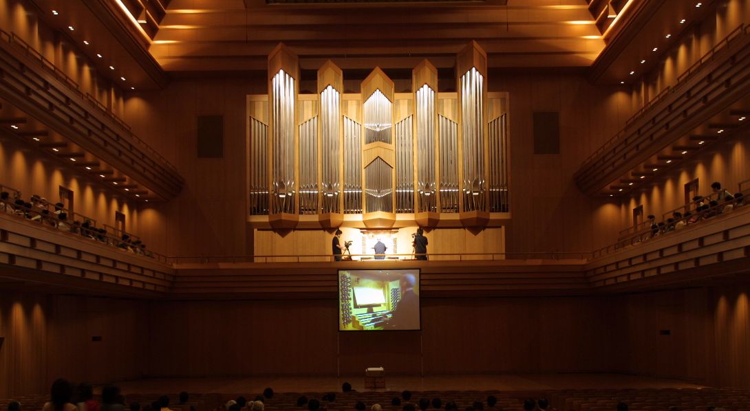 東京オペラシティのヴィジュアル オルガンコンサート 東京オペラシティ コンサートホール リサイタルホール